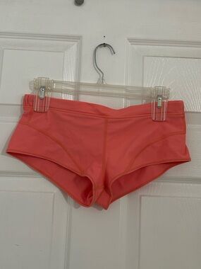 lululemon athletica Coral/Peach Athletic Shorts Sz 6